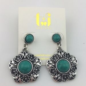 🔴 3 for $25 🔴 Turquoise Flower Earrings